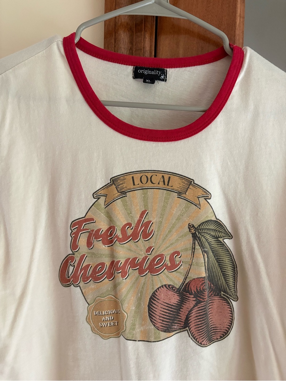 Originality brand “Local Fresh Cherries" cropped graphic Tshirt size XL - Picture 2 of 3